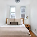 2 Bedrooms Flat In Hyde Park