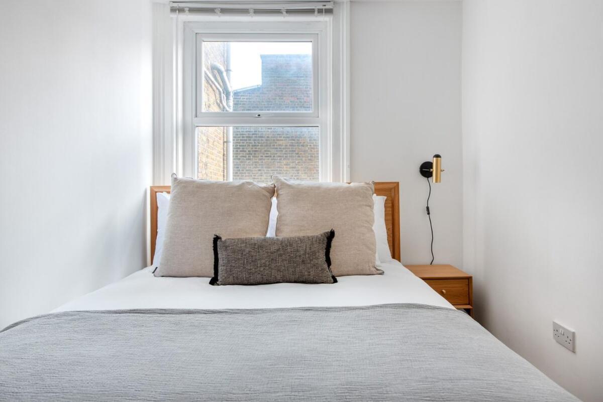 2 Bedrooms Flat In Hyde Park *